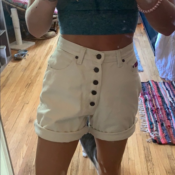 Vintage High-Waisted Women’s jean short - Picture 6 of 7